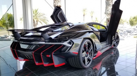 Lamborghini Centenario bị rao bán lên đến 80 tỷ đồng - 2