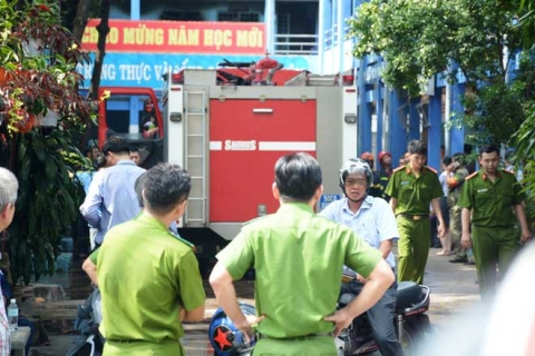 Khói lửa ngùn ngụt trong trường học, hàng trăm học sinh ở SG tháo chạy - 2