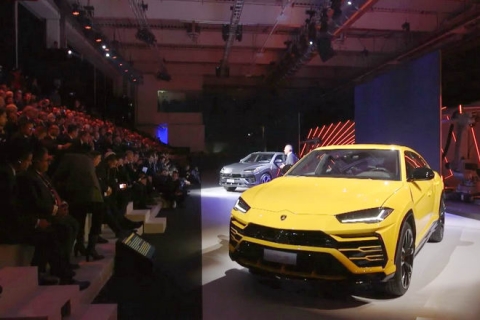 Siêu SUV Lamborghini Urus chốt giá từ 4,6 tỷ đồng - 1