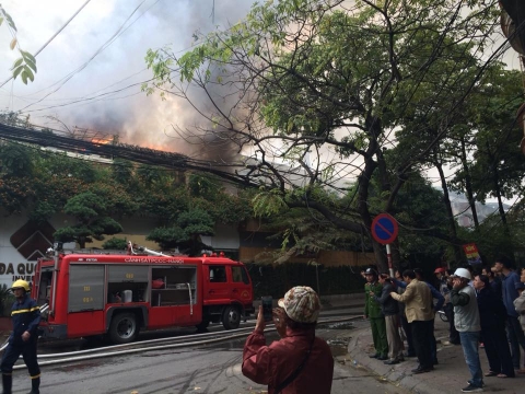 HN: Cháy lớn gần tòa nhà Lotte, quân đội được huy động - 2