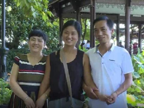 qua-ngheo-kho-cha-me-buoc-phai-bo-roi-con-ngoai-cho-phunutoday.vn-6