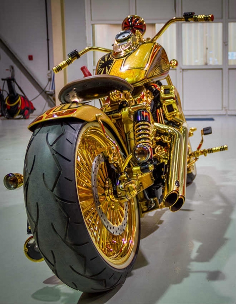 Ngắm “núi vàng di động” Harley Davidson Custom - 1