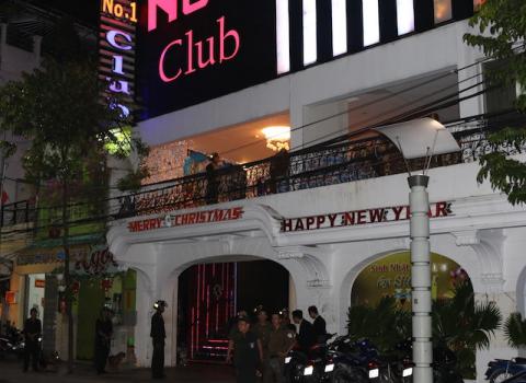 64 'cau am, co chieu' dinh ma tuy trong vu truong o mien Tay hinh anh 1