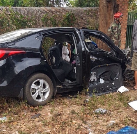 Tai nạn thảm khốc ở Đắk Lắk: Xế hộp lấn làn tông trực diện xe tải - Ảnh 1.