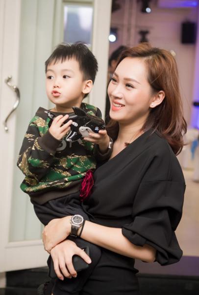 cuoc song hon nhan cua cuu sieu mau ngoc thach va chong dai gia (7)