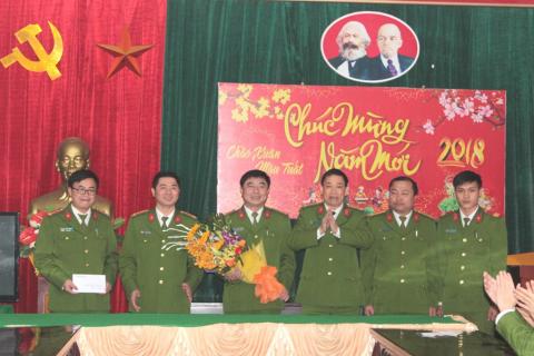 Dùng dao chém người rồi bỏ trốn, đối tượng xin được ăn bát cơm cuối cùng trước khi bị bắt Dùng dao chém người rồi bỏ trốn, đối tượng xin được ăn bát cơm cuối cùng trước khi bị bắt