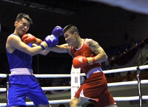  Nhà vô địch boxing lý giải việc “chấp 2 chân” để tỉ thí với Flores - Ảnh 2.