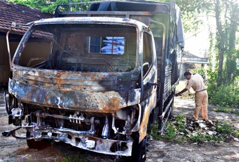 Nan nhan 17 tuoi tu vong duoi gam xe tai boc chay tren quoc lo hinh anh 3