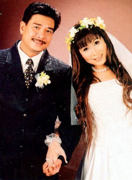Bên cạnh sự nghiệp thăng hoa, Lê Tuấn Anh đang có cuộc hôn nhân hạnh phúc với NSƯT Hồng Vân.