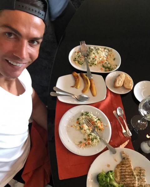 Ronaldo: Hành trình lột xác từ bộ xương di động đến body cực phẩm - Ảnh 12.