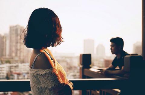 Người vợ mê muội bỏ chồng tốt để theo bồ trẻ, nào ngờ bị lừa mất cả chì lẫn chài - Ảnh 2.