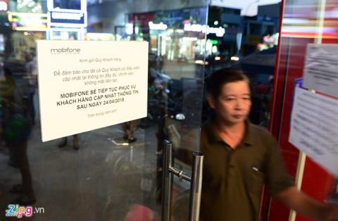 VinaPhone, MobiFone lùi thời hạn bổ sung thông tin, Viettel im lặng
