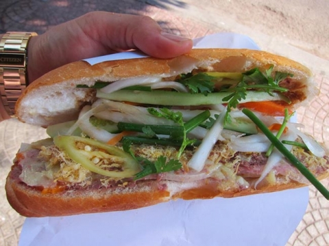 Việt Nam lọt top 10 quốc gia khiến du khách chỉ muốn ăn và ăn suốt ngày - 1