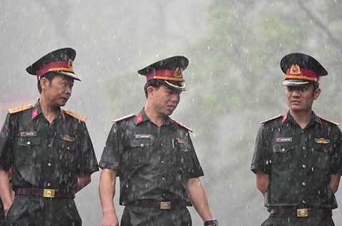 Xúc động hình ảnh sũng nước mưa của lực lượng an ninh ngày Giỗ Tổ - 5
