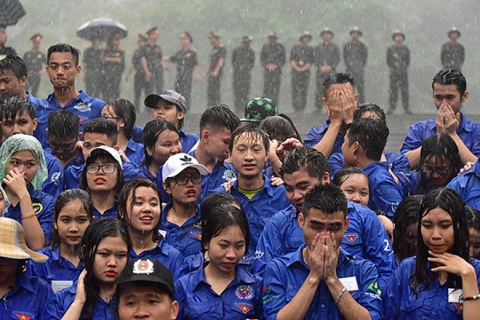 Xúc động hình ảnh sũng nước mưa của lực lượng an ninh ngày Giỗ Tổ - 6