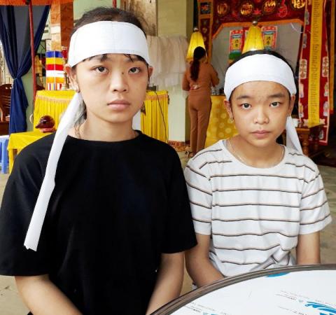 xot xa cha mac ung thu de lai di thu cho hai con gai roi uong thuoc doc tu tu - 1