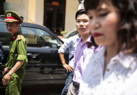 Nóng: Rời phòng xử án, BS Hoàng Công Lương khẳng định không đồng ý với toàn bộ cáo trạng