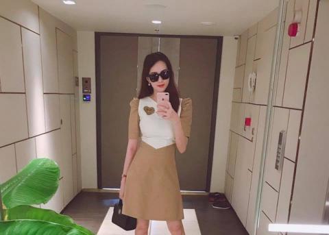 Hoa hậu Đặng Thu Thảo khoe nhan sắc rực rỡ kinh ngạc sau 2 tháng sinh con gái đầu lòng - Ảnh 2.