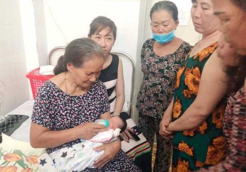 Vụ bé trai bị chôn sống ở Bình Thuận: Giám định ADN để xác định mẹ ruột bé - 2