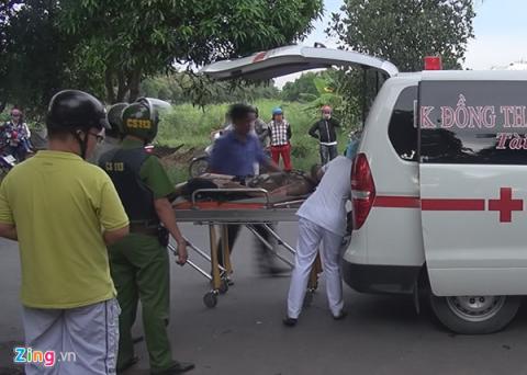 Nam thanh nien mua 5 lit xang tuoi len nguoi roi cham lua hinh anh 1