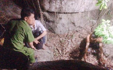 Hài cốt nghi của cặp tình nhân ở hang động: Tình cảm bị ngăn cấm giữa cô gái và anh bộ đội Hài cốt nghi của cặp tình nhân ở hang động: Tình cảm bị ngăn cấm giữa cô gái và anh bộ đội