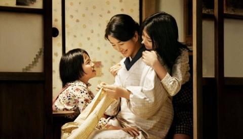 Những câu chuyện về tình mẫu tử thiêng liêng giữa mẹ kế, con chồng ai đọc cũng rơi nước mắt - Ảnh 1. Những câu chuyện về tình mẫu tử thiêng liêng giữa mẹ kế, con chồng ai đọc cũng rơi nước mắt - Ảnh 1.