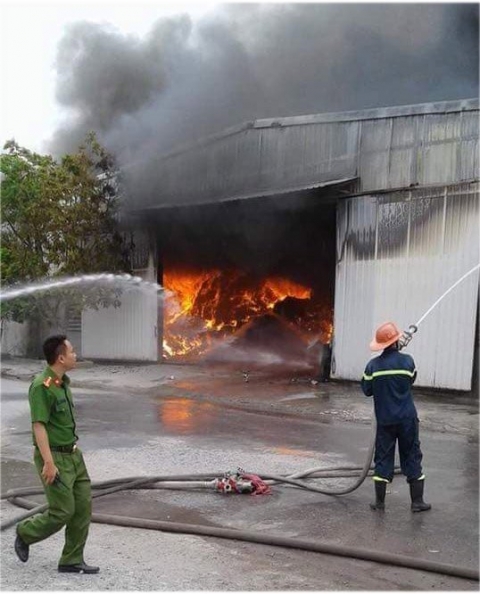 Sáng sớm, nhà xưởng cháy ngùn ngụt ở Hải Phòng