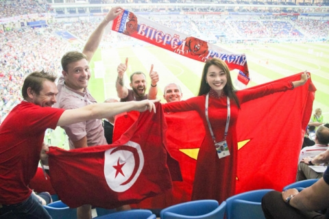 “Bạn gái tin đồn” Văn Đức U23 sang tận Nga xem World Cup - 2