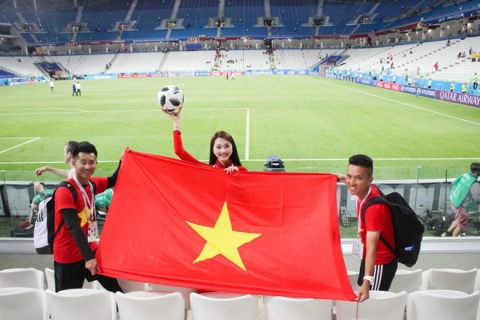 “Bạn gái tin đồn” Văn Đức U23 sang tận Nga xem World Cup - 1