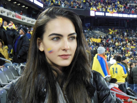 Dân mạng truy tìm thông tin cô gái gây thương nhớ là fan Colombia