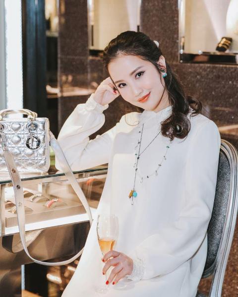 5 nang tieu thu nha giau xinh dep, noi tieng va tai gioi cua showbiz viet - 6