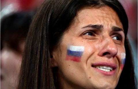 Những bóng hồng Nga bật khóc khi đội nhà dừng bước ở World Cup