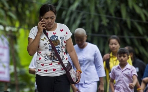 Giải cứu đội bóng Thái Lan: Cha mẹ không biết con thoát khỏi hang - 1