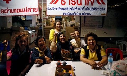 Người Thái ăn mừng suốt đêm vì chiến dịch giải cứu đội bóng thành công - 1