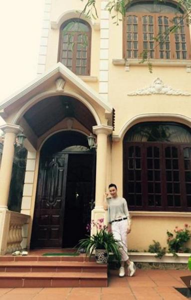 Hồ Quỳnh Hương: Cát-sê bạc tỷ, tài sản khổng lồ và đường tình bí ẩn - Ảnh 3. Hồ Quỳnh Hương: Cát-sê bạc tỷ, tài sản khổng lồ và đường tình bí ẩn - Ảnh 3.