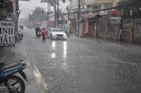 tin moi thoi tiet 1/8: ha noi mua giam dan, rai rac vao sang som - 1