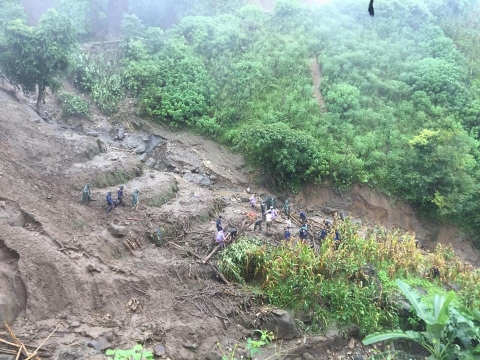 Sạt lở đất kinh hoàng ở Lai Châu: Đã tìm thấy thi thể 5 nạn nhân - 2