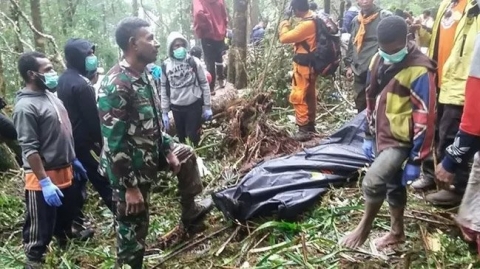 Rơi máy bay ở Indonesia, duy nhất cậu bé 12 tuổi sống sót
