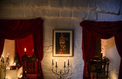 Ghé thăm lâu đài của bá tước Dracula khét tiếng: U ám và tĩnh mịch đến sởn tóc gáy nhưng liệu có đẫm máu như lời đồn?