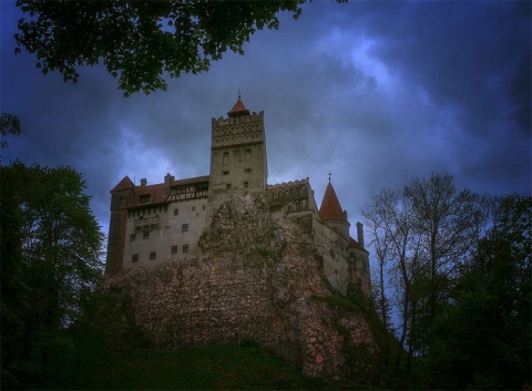 Ghé thăm lâu đài của bá tước Dracula khét tiếng: U ám và tĩnh mịch đến sởn tóc gáy nhưng liệu có đẫm máu như lời đồn?
