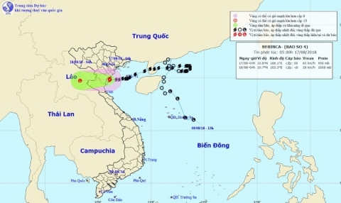 Tâm bão số 4 đổ bộ Thanh Hoá, vịnh Bắc Bộ sóng biển cao 2 - 4 mét - 1