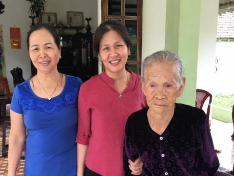 cuoc hoi ngo cam dong cua me va con gai sau 45 nam that lac - 1