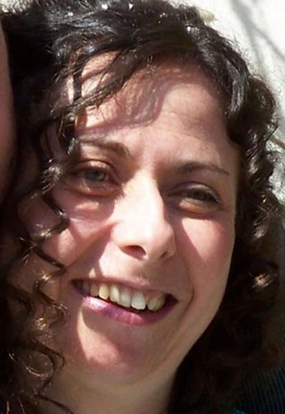 Suốt 2 năm nhận email từ người đã bị giết, cả nhà sốc nặng khi biết sự thật - 1