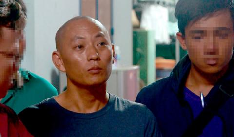 Nghi can cuop nha bang len ke hoach va che tao sung nhu the nao? hinh anh 1