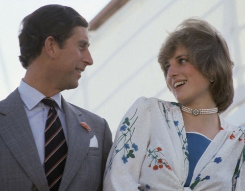 Thái tử Charles từng không ngại thể hiện tình yêu với Công nương Diana