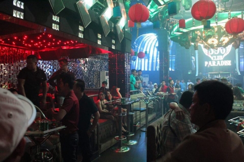 Phát hiện 20 nam thanh nữ tú phê ma túy trong quán bar 396 ở Sài Gòn - Ảnh 1.