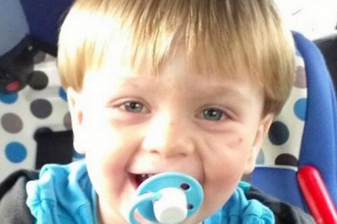 Cái chết đau đớn của bé trai 2 tuổi nuốt phải ma túy bố mẹ đánh rơi - 2