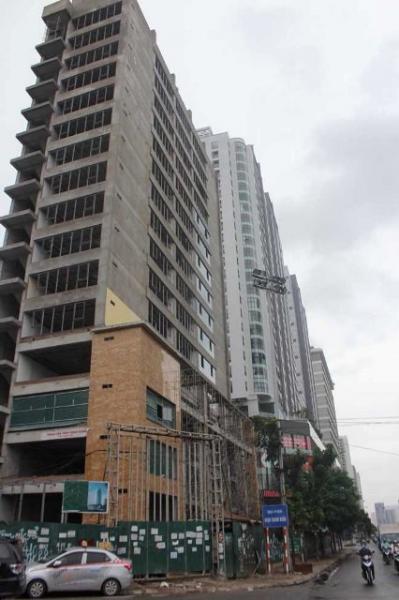 Mẹ đơn thân tử vong vì thanh sắt rơi giữa phố Hà Nội: Ai sẽ chăm sóc bé gái 6 tuổi? - 1