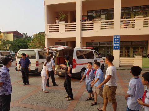 Truy xuất, kiểm tra cơ sở giết mổ cung cấp thịt gà khiến 352 học sinh ở Ninh Bình ngộ độc - Ảnh 1.
