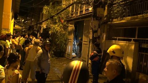 Cháy nhà 4 tầng ở đường Phan Văn Trị, người dân hoảng loạn - ảnh 2